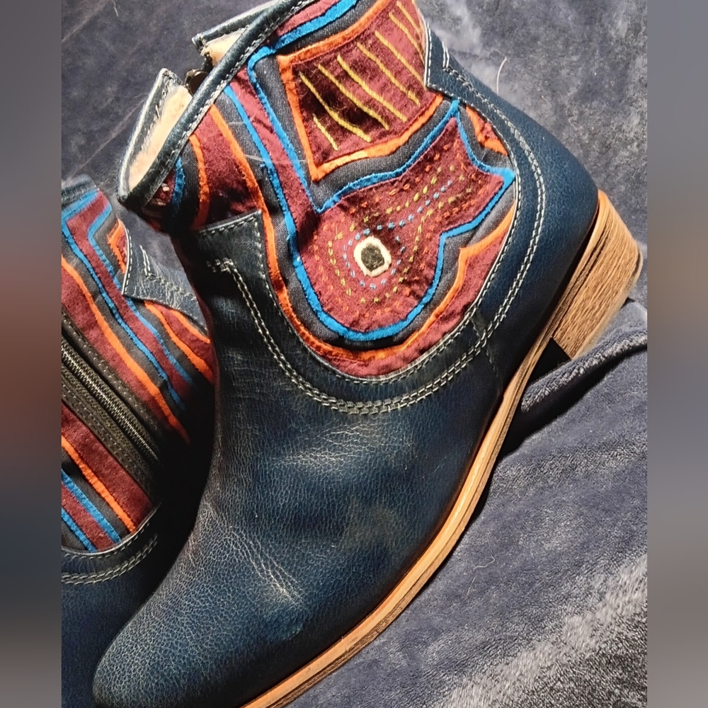 MABACOL Handmade VEGAN BOOTS. All recycled materials. One of a kind.